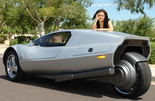Illustration for article titled 125 MPG Diesel-Electric Three-Wheeled Car Headed For Production